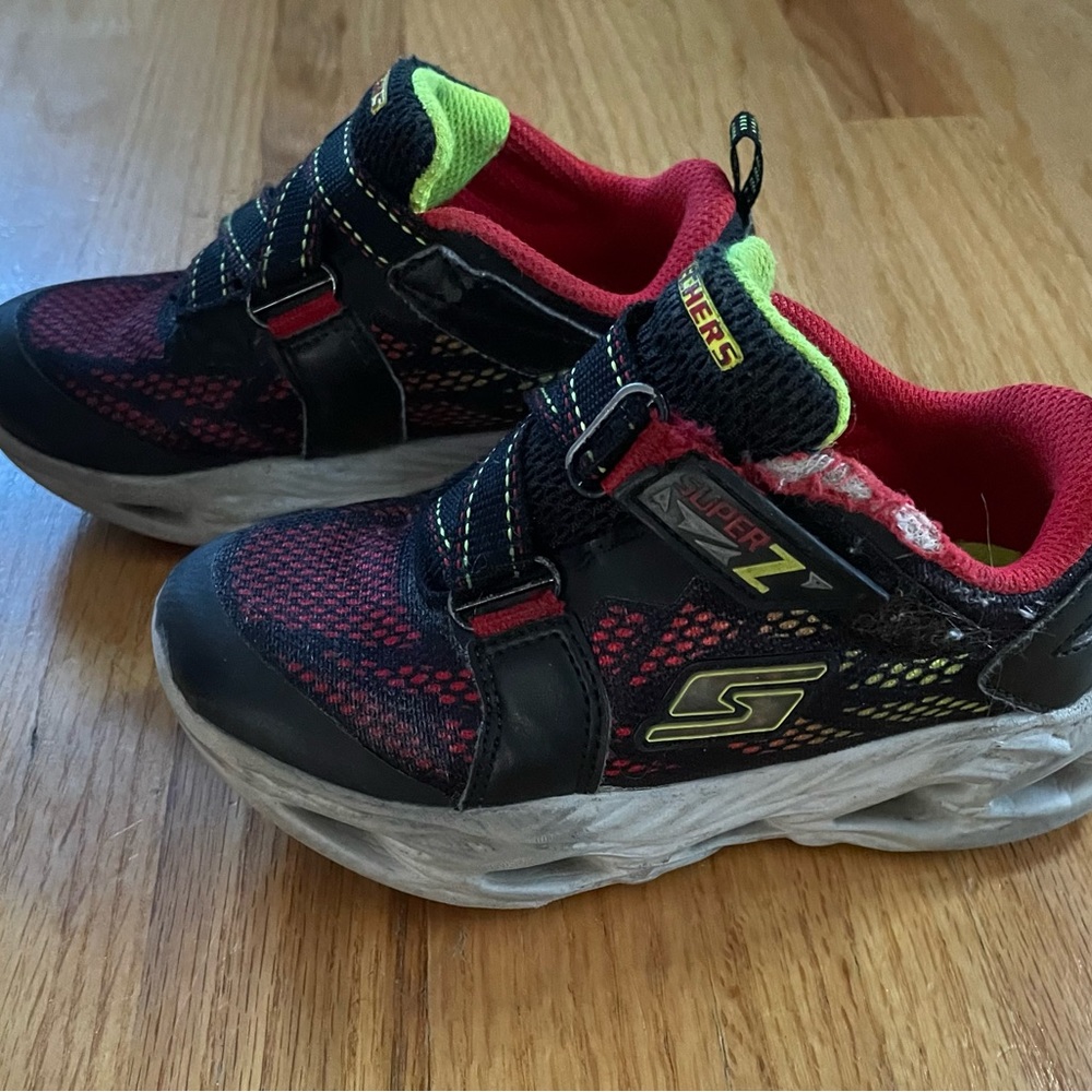 PC Sketchers Toddler Light Up Sneakers sz 10C